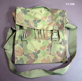 Shoulder bag for documents and pencils.