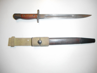 Bayonet and Scabbard Mk 1 for Owen Machine Carbine. 25 cm blade.