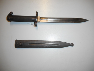 Bayonet, Italian, World War 2, 23 cm blade.