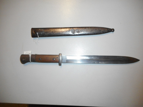 German bayonet for Mauser rifle, 25 cm blade.