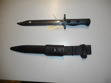 Bayonet and scabbard for 7.62 mm L1A1 Self Loading Rifle 20 cm blade.