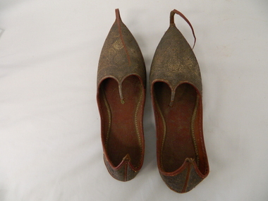 Shoes - Slippers