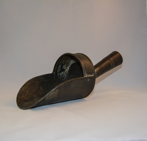 Scoop metal, no makers identification, circa mid to late 1900's