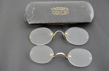 Spectacles Reading, circa early 1900s