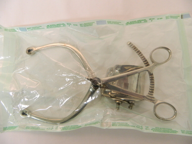 Self Retaining Abdominal Retractor