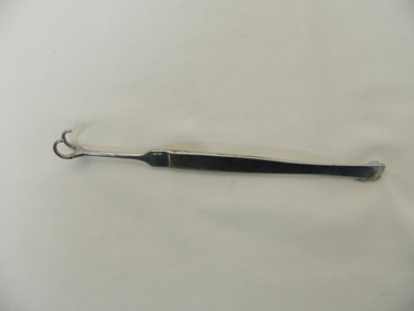 Double Hook Retractor