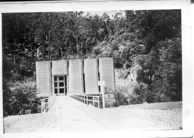 5 small black and white photos of Clover Dam and Power Station, c1948