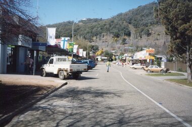 Photographs – Set of 13 colour photographs of spectators preparing for the street parade to celebrate the first Official Hoppet race run at Falls Creek in 1991, 1991