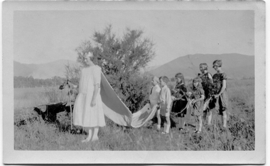 Manila Folder - Newspaper cuttings and photos - Ryder Family, Ada & Walter Ryder Family