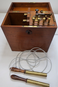 Cased vibrator machine - Dr. Stohrer & Sohn of Leipzig