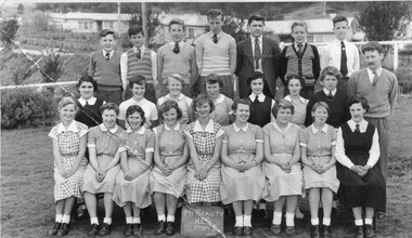 Photo: Students of Mt Beauty Higher Elementary School Form III, 1955