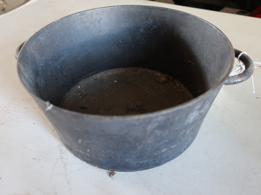Cast Iron Camp Oven