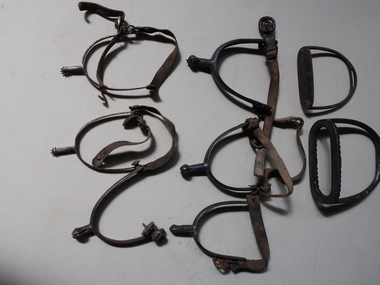 Spurs and Stirrups x8 pieces