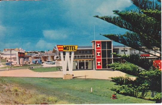 Postcard depicting Warrnambool motels