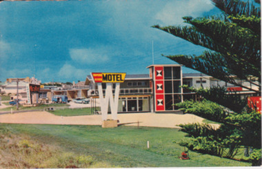 Postcard depicting Warrnambool motels