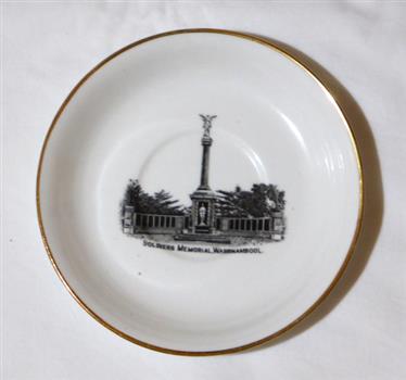 Souvenir saucer depicting the Warrnambool Soldiers Memorial.
