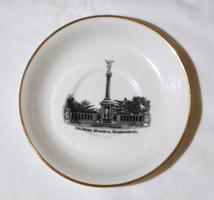 Souvenir saucer depicting the Warrnambool Soldiers Memorial.