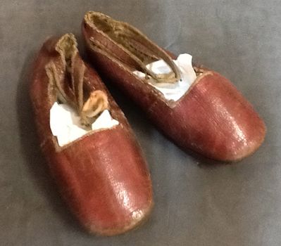 Footwear child's shoes