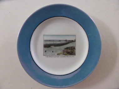Souvenir plate, The breakwater, Mid 20th century