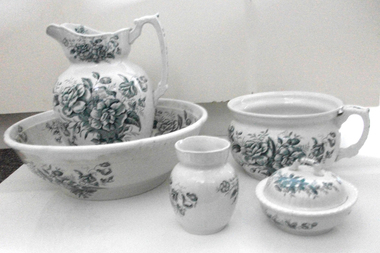 Toilet set, China toilet set, Early 20th century