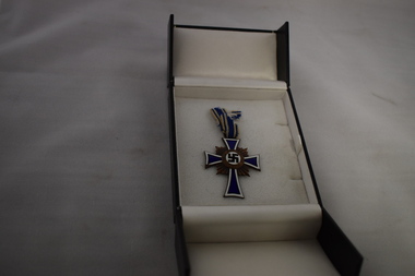 Medal, German Mothers Cross, Late 1930s