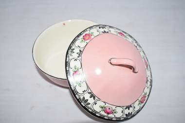 China, Dish with pink lid, Early 20th century