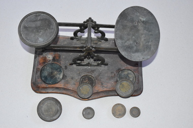 Scales, Nullawarre PO tray & 6 weights, Early 20th century