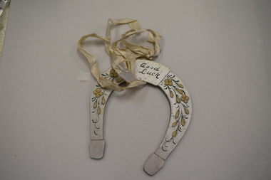 Wedding Horeshoe, 1942
