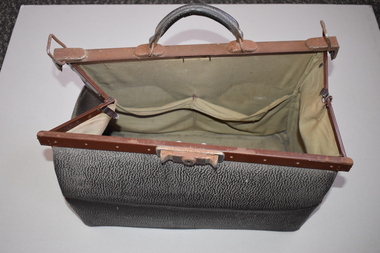 A Late Victorian Gladstone Bag at 1stDibs