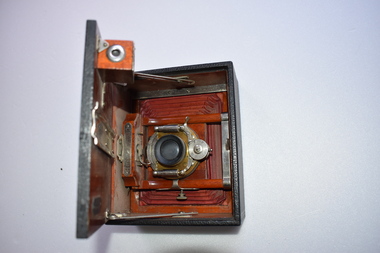 Camera, Brownie small, C 1930