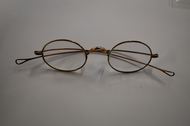 Functional object - spectacles, late 19th century