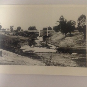 Photograph, Black & white photograph of the Central Darling River, near Wilcannia in the 1902 drought, 19/09/1984