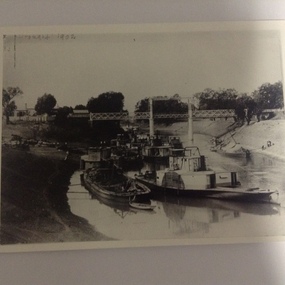Black and white photograph of the Darling River near Wilcannia, Paddle steamers at Wilcannia On the Darling River. N.S.W, 19/09/1984