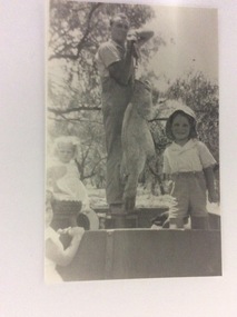 A copy of a black  and white photo, 24/09/1984