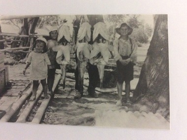 A copy of a black  and white photo, 24/09/1984