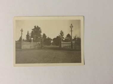 Black and white photograph, 1920s