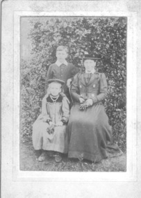 Sepia photograph, Nightingale/Thompson Collection, c 1870 to 1910