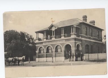 Parkes Post and Telegraph Office with a horse-drawn carriage and six men outside.