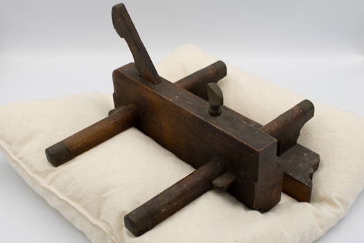 Plough plane viewed from behind main body of tool