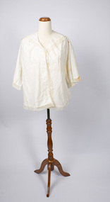 Front view of ladies jacket on mannequin