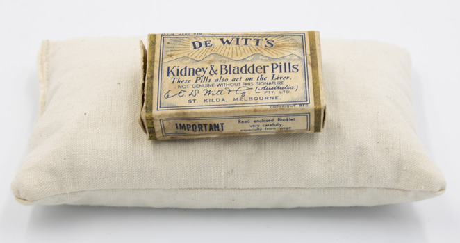 Front of De Witt's Kidney & Bladder pill box