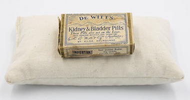 Front of De Witt's Kidney & Bladder pill box