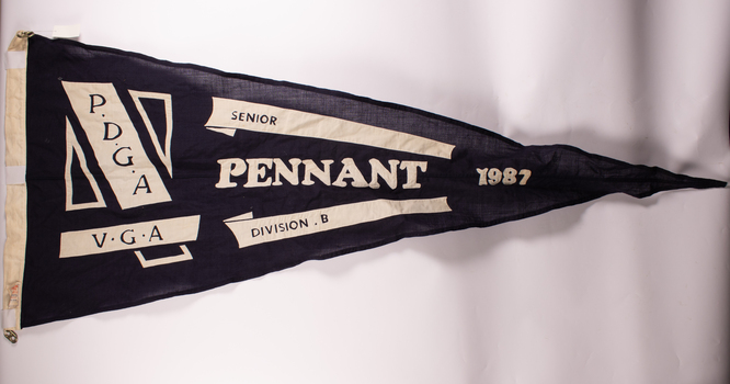 1987 Emerald Golf Club Pennant flag VGA