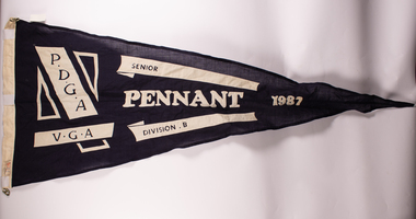 1987 Emerald Golf Club Pennant flag VGA