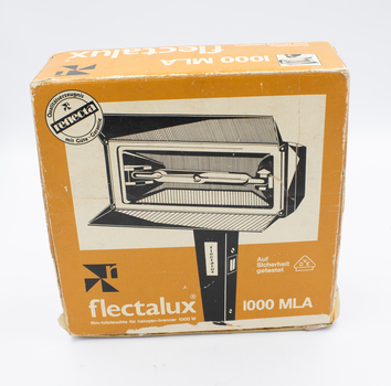 Front of box containing halogen light showing information and image of light 