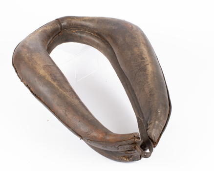Front view of horse collar