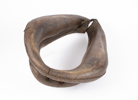 Back view of horse collar