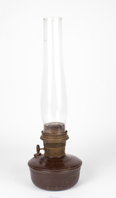 Aladdin lamp comprising base and glass chimney