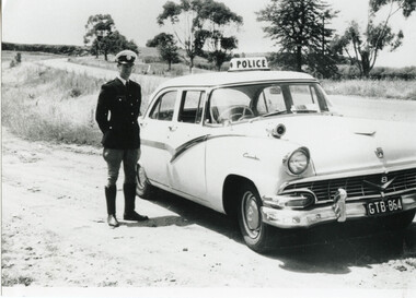 Photograph (police car)