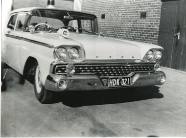 Photograph (police car)